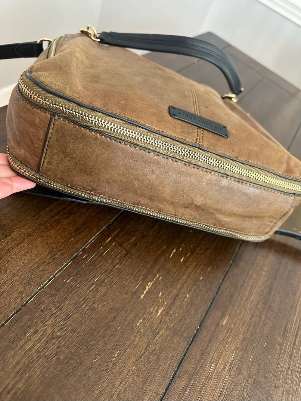 Vince Camuto Zelos flap messenger bag